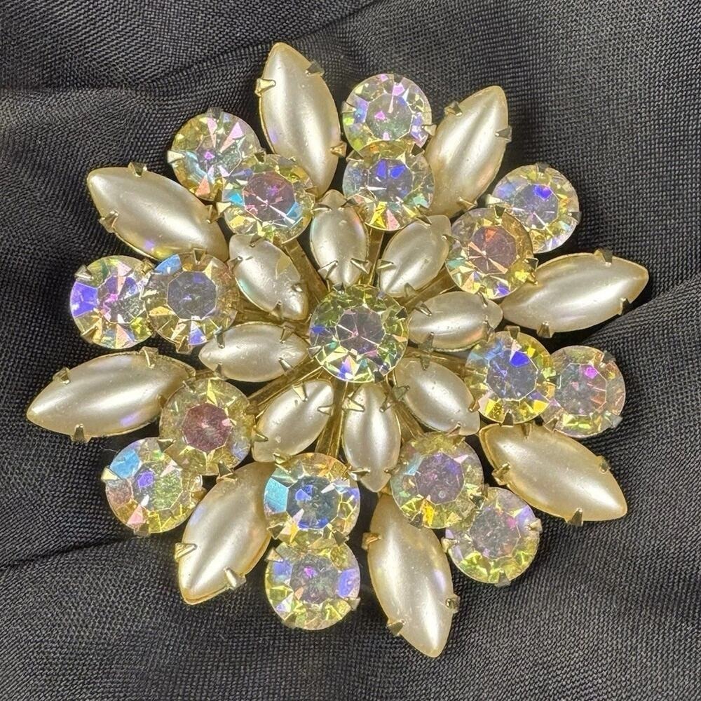 VTG Coro Signed Large Snowflake Brooch Pin Aurora Borealis Rhinestones Pearls